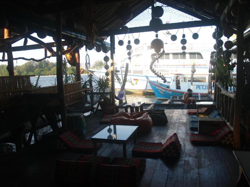 Peacock Hostel Ko Lanta Екстериор снимка