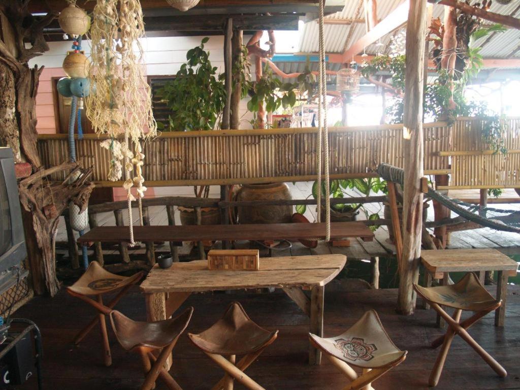 Peacock Hostel Ko Lanta Екстериор снимка