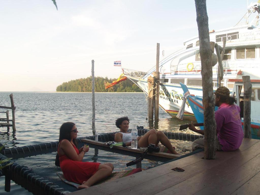 Peacock Hostel Ko Lanta Екстериор снимка