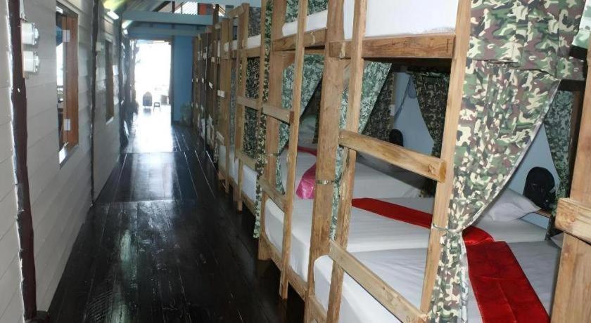 Peacock Hostel Ko Lanta Екстериор снимка