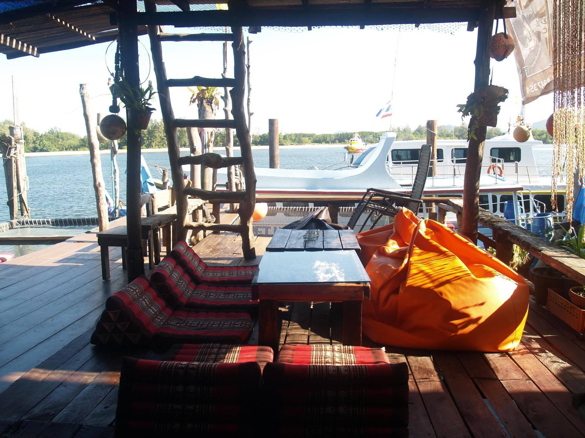 Peacock Hostel Ko Lanta Екстериор снимка