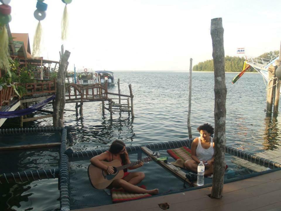 Peacock Hostel Ko Lanta Екстериор снимка